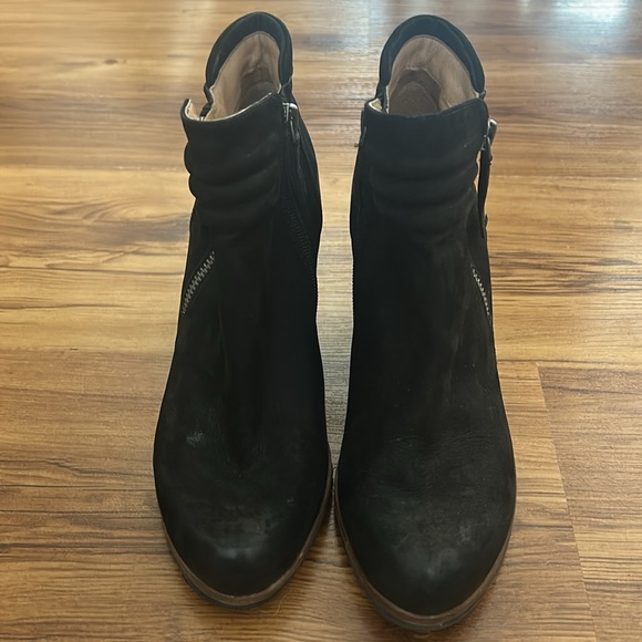 Gorgeous pair wedge black booties biala brand leather upper size 7 comfortable - Picture 4 of 10